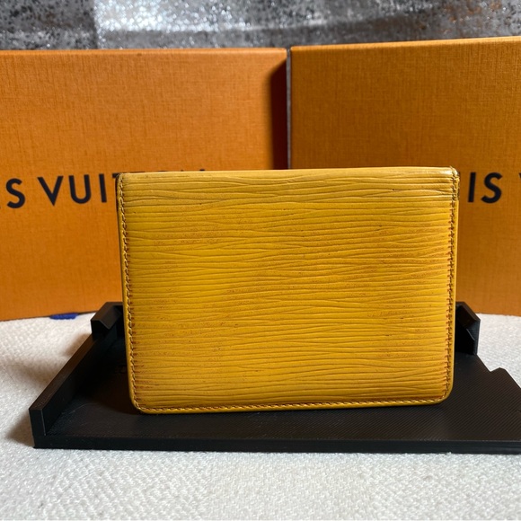 Louis Vuitton Yellow ID card holder - Picture 2 of 7